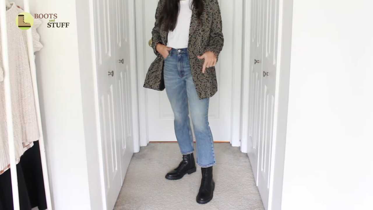 Trendy slouchy boots with mom jeans 